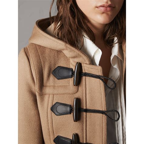 abmessungen burberry dufflecoat 10 jahre|Dufflecoat aus Wolle mit Kunstpelzbesatz (Camelfarben).